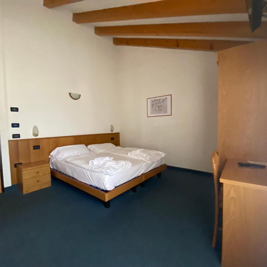 Hotel Olisamir Cavedago Buitenkant foto