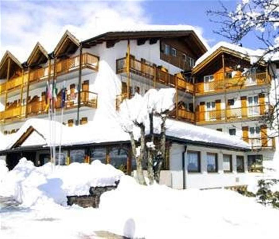 Hotel Olisamir Cavedago Buitenkant foto
