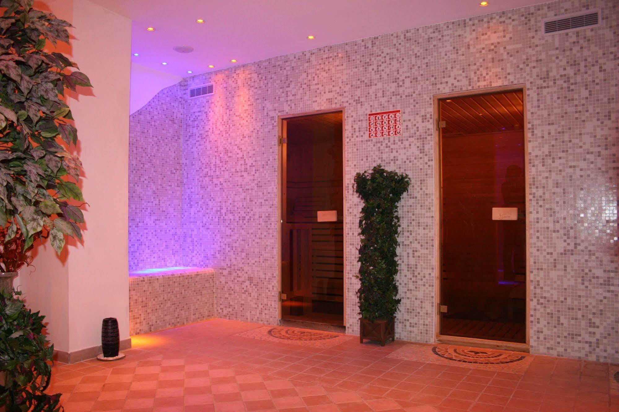 Hotel Olisamir Cavedago Buitenkant foto